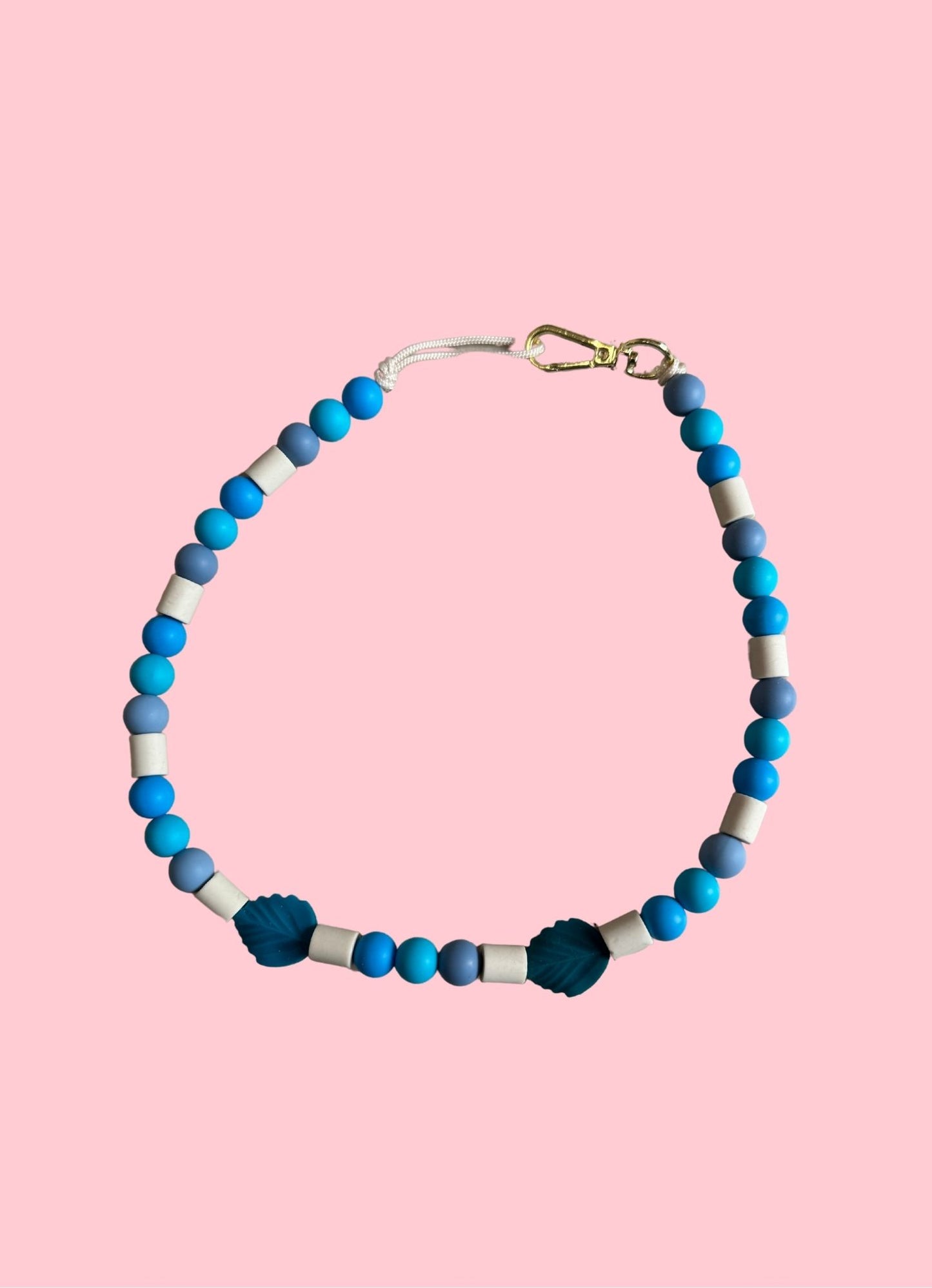 Collier en perles de céramique anti-parasites